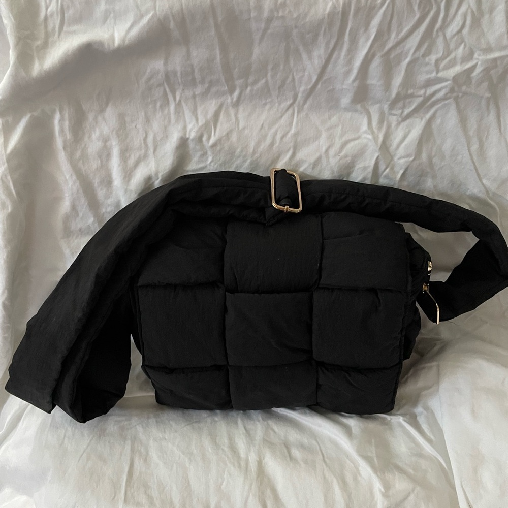 Elegant Black Quilted Women's Bag